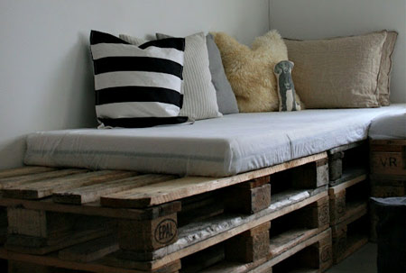 wood pallet uses - bed