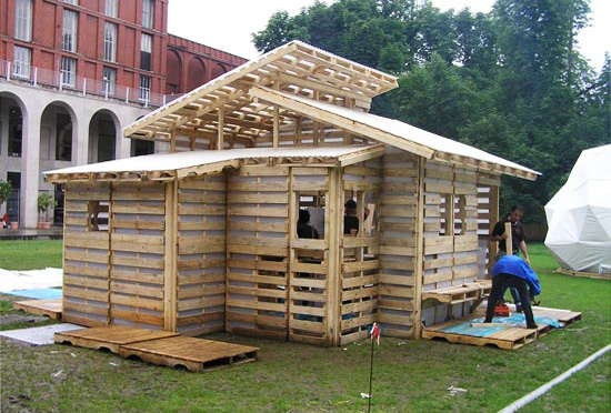 Structure using recycled pallets