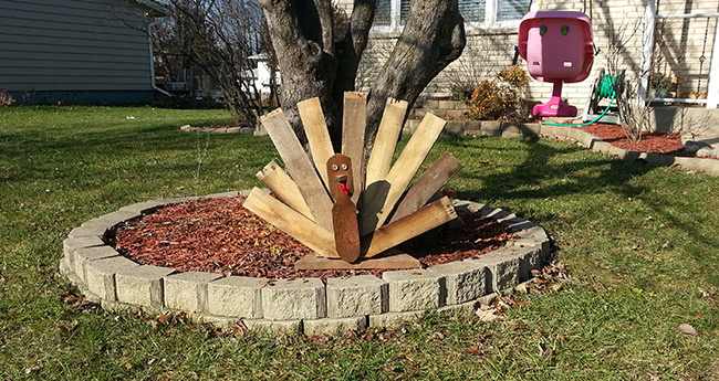 make a thanksgiving turkey decoration with pallets - final