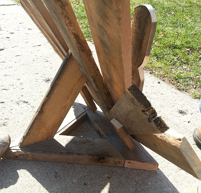 make a thanksgiving turkey decoration with pallets - back