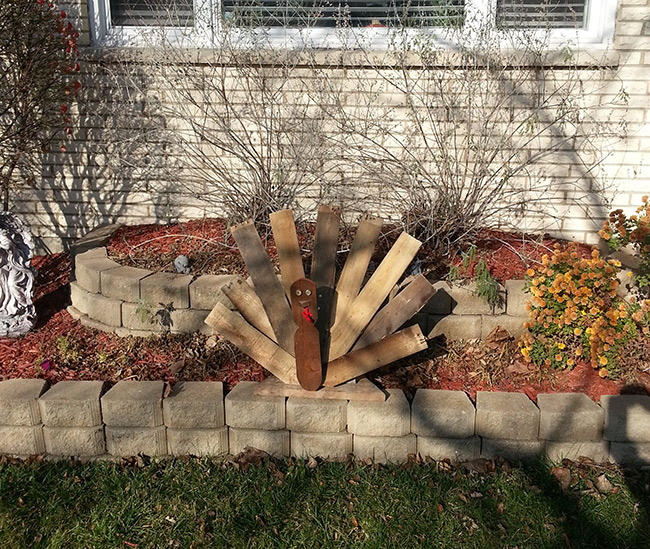 make a turkey out of pallets